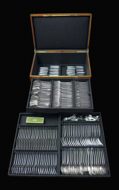 blocheschwegeodiotpuiforcatchristoflefrenchartdecosterlingsilverflatwareset-storagechestopen-1013
