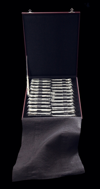 phillippeberthier-24antiquesterlingsilverdessertknives-storagechest-1002